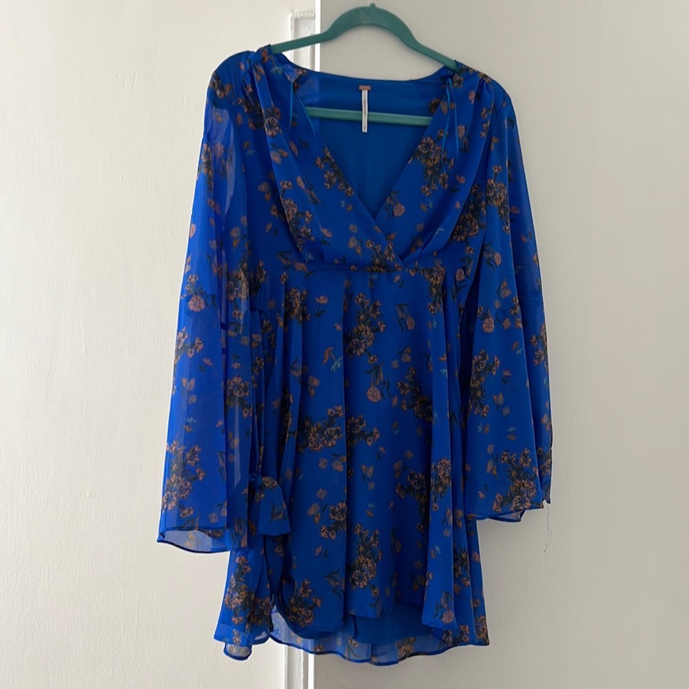 Free people blue short mini dress in blue with florals
